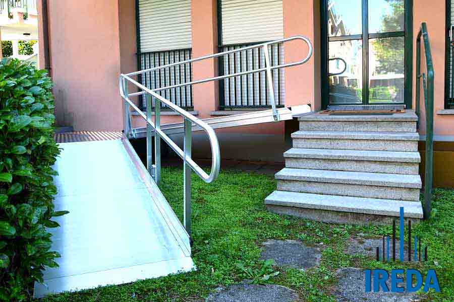 Rampa modulare per disabili in condominio a Rho