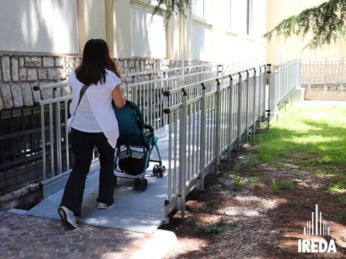 Accessibilità e invecchiamento della popolazione: rampa corrimano
