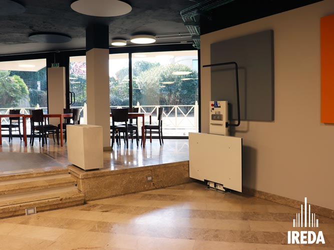 Come organizzare eventi accessibili piattaforma elevatrice disabile Milano