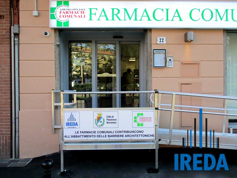 Rampa con corrimani per farmacia (2)