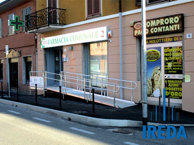 Rampa con corrimani per farmacia (5)