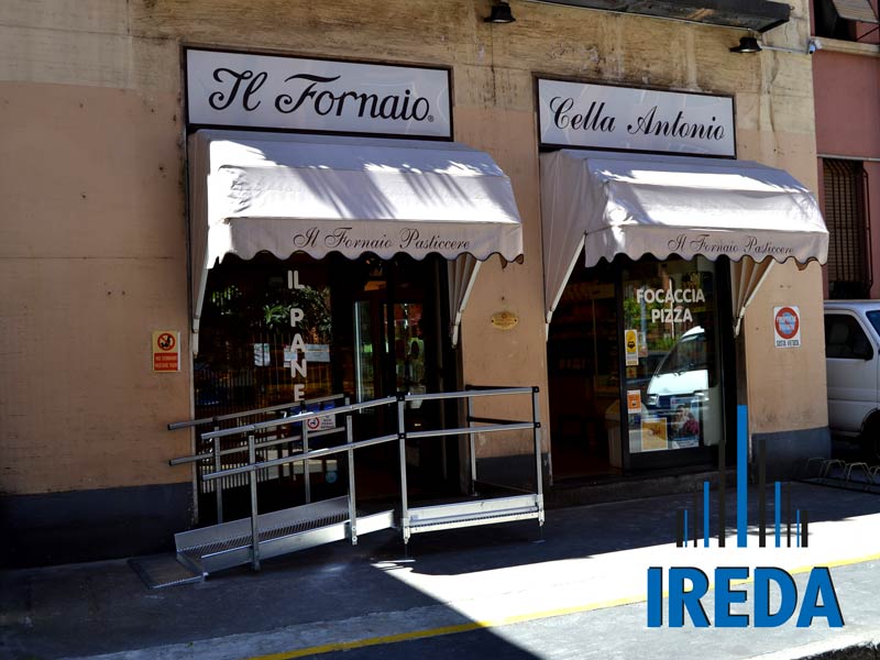 Rampa di accesso al negozio del Fornaio