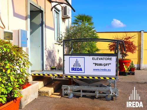 Luci d'Europa: l'Elevatore IREDA Pearl Lift posizionato sulla scala
