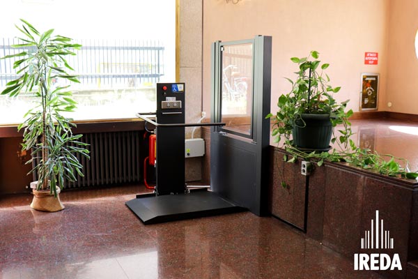Mini elevatore Slim-lift slim in via Cazzaniga
