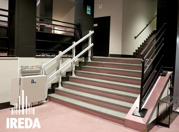 Montascale a piattaforma Teatro Leonardo
