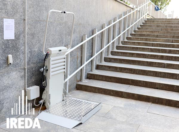 Montascale a piattaforma: Via Cadolini