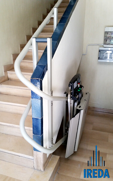 Montascale per scale curve a piattaforma interno per condominio