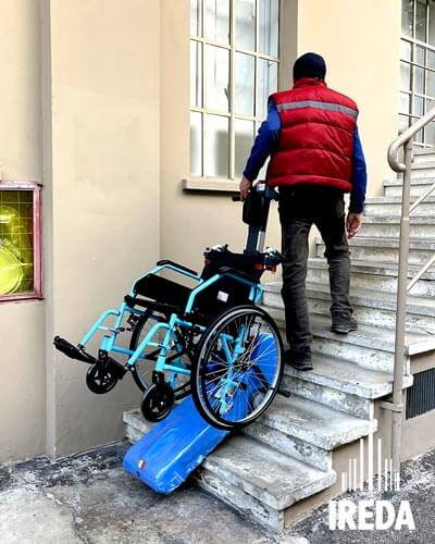 Noleggio Montascale Cingoli a Milano: dimostrazione di utilizzo