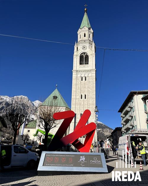 Noleggio pedane elevatrici per disabili a Milano Cortina 2026: campanile della piazza