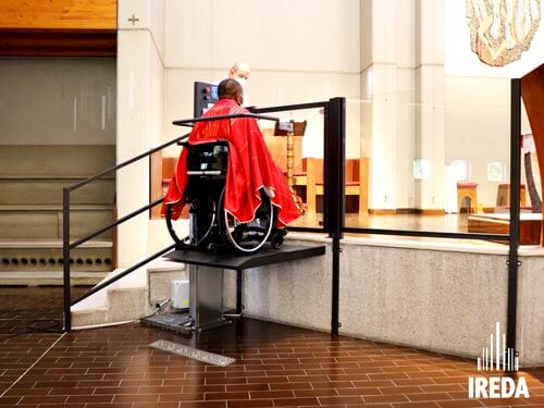 Quando è nata l'accessibilità? installazione piattaforma elevatrice in chiesa