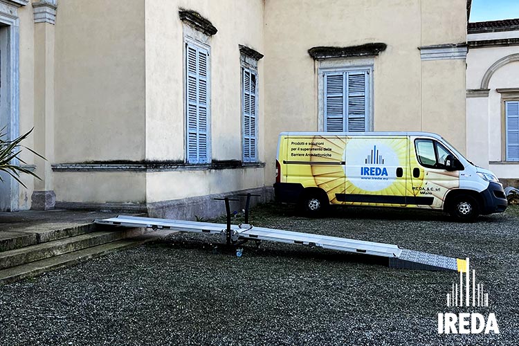 Rampa A Ponte Per Disabili Aperta