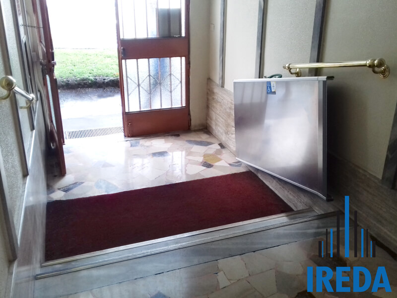 Rampa Disabili In Alluminio Installata In Un Condominio 04