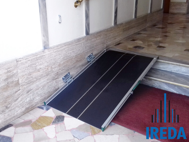 Rampa Disabili In Alluminio Installata In Un Condominio 05