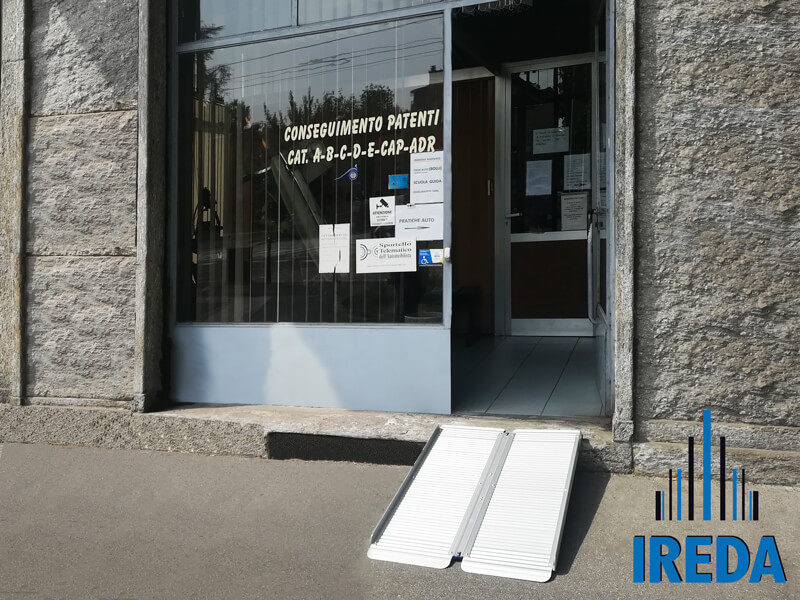 Rampa Disabili Portatile Installata In Un Ufficio Aci Milano 01