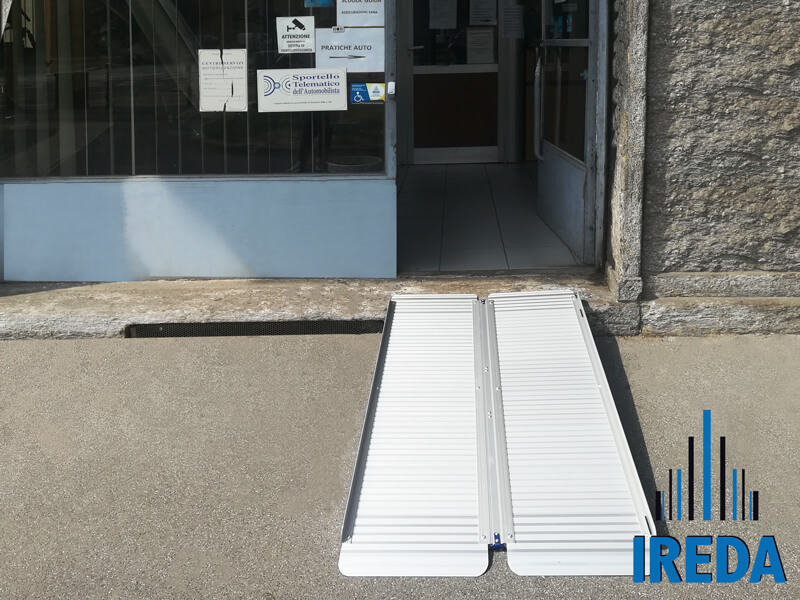 Rampa Disabili Portatile Installata In Un Ufficio Aci Milano 02