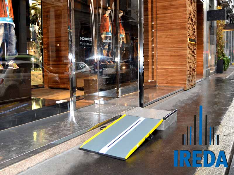 Rampa mobile con pianerottolo removibile Rampa mobile con pianerottolo removibile