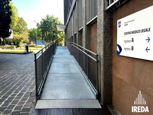 Rampa modulare Access INPS Brescia, vista accesso