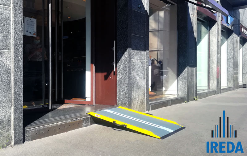 Rampa Pieghevole Vetroresina Per Boutique Nespresso Milano 04