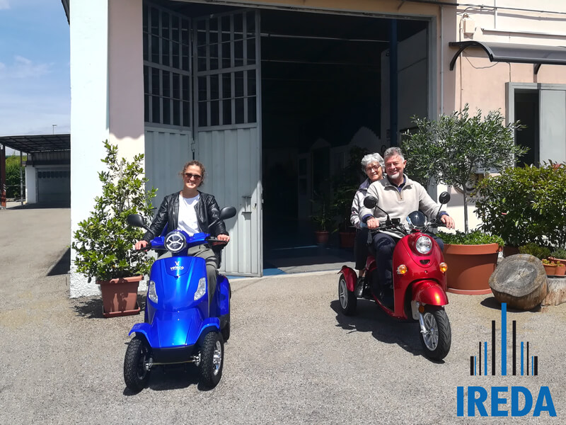 Scooter Elettrici per Disabili Milano - Team di IREDA che usa gli scooter