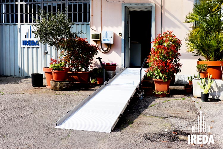 Show Room Rampe Disabili Milano: bridge trolley aperta