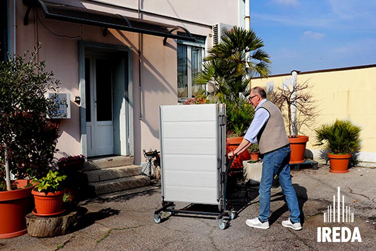 Show Room Rampe Disabili Milano: bridge trolley chiusa trasportabile su rotelle