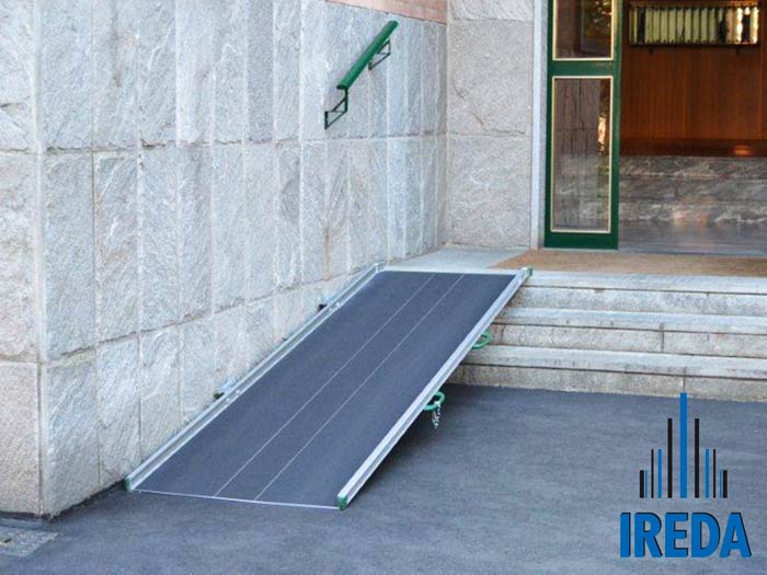 Rampa per disabili incernierata IREDA Stepless Wide