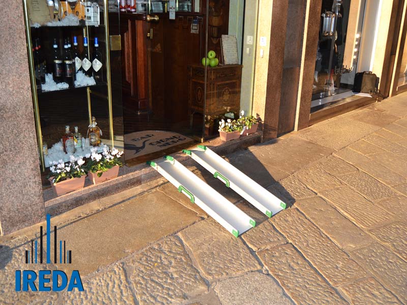 Coppia di rampe per accesso bar (dettaglio)