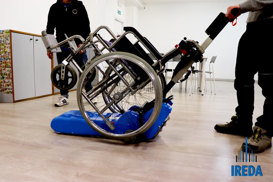 Montascale cingolato per disabili Milano