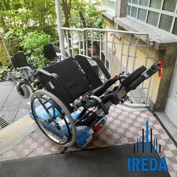 Montascale cingolato per disabili Milano