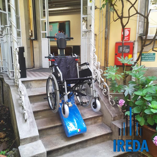 Montascale cingolato per disabili Milano