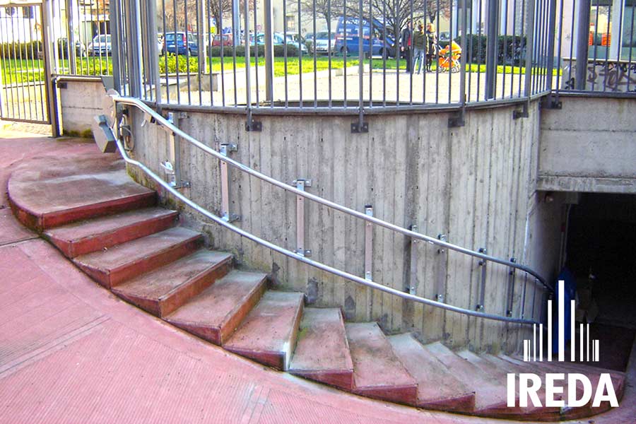 Montascale a piattaforma curvilineo