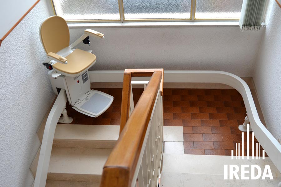 Montascale a poltroncina per più rampe di scale