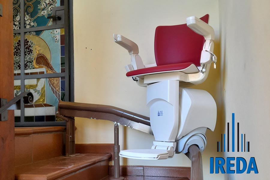 Poltroncina curvilinea da interno