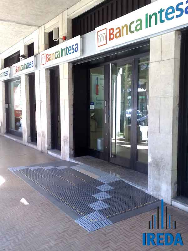 Rampa di accesso Banca Intesa