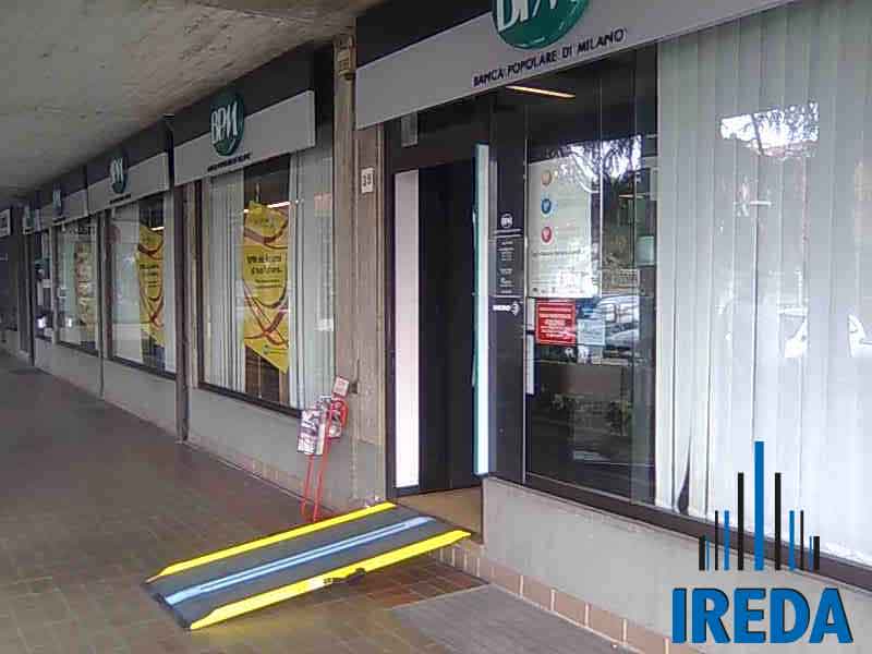 Rampa di accesso a una banca