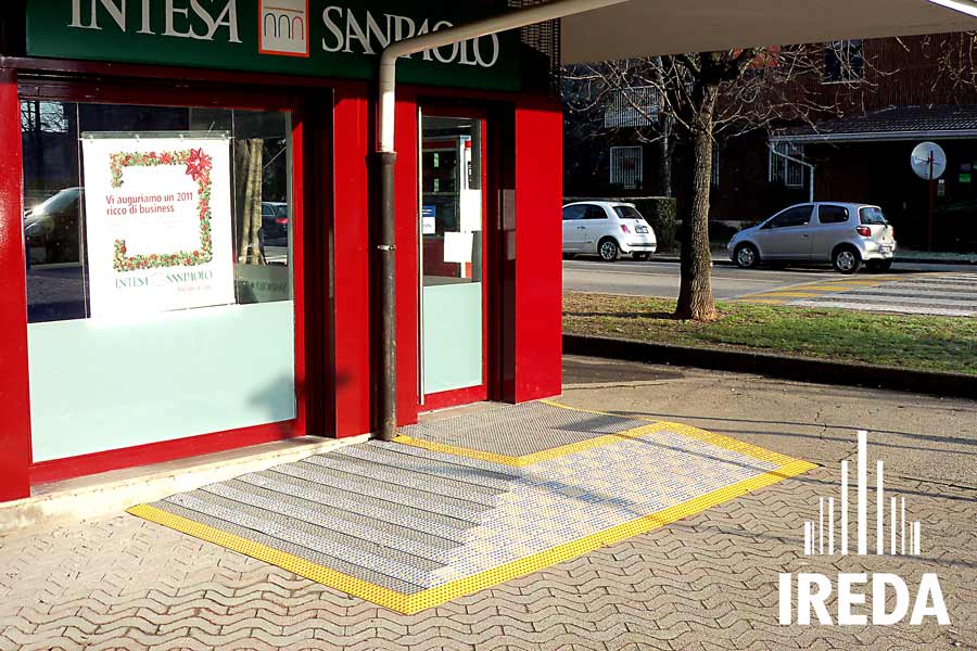 Rampe per disabili componibili - Intesa SanPaolo