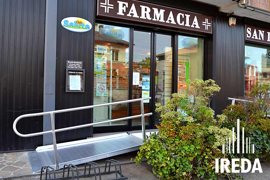 Rampa disabili modulare per farmacia Milano