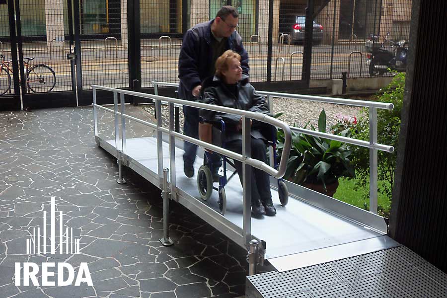Rampa disabili modulare per edificio pubblico