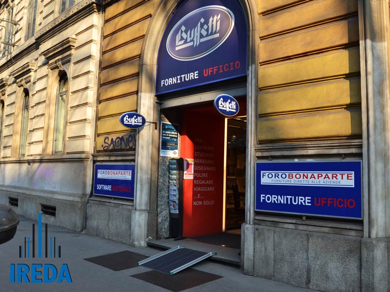 Rampa di accesso negozio di forniture uffici
