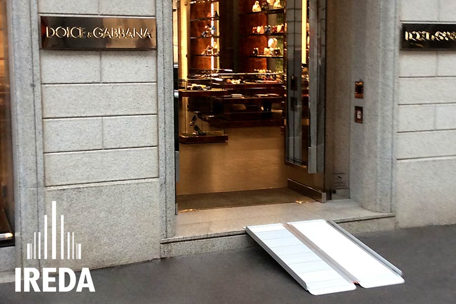 Rampa in alluminio pieghevole: negozio di Dolce & Gabbana