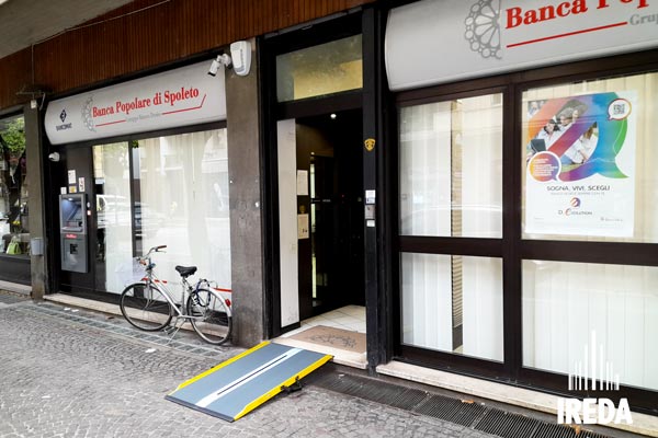 Rampe Disabili Banche Ireda Vetroresina Della Stazione TR BPS
