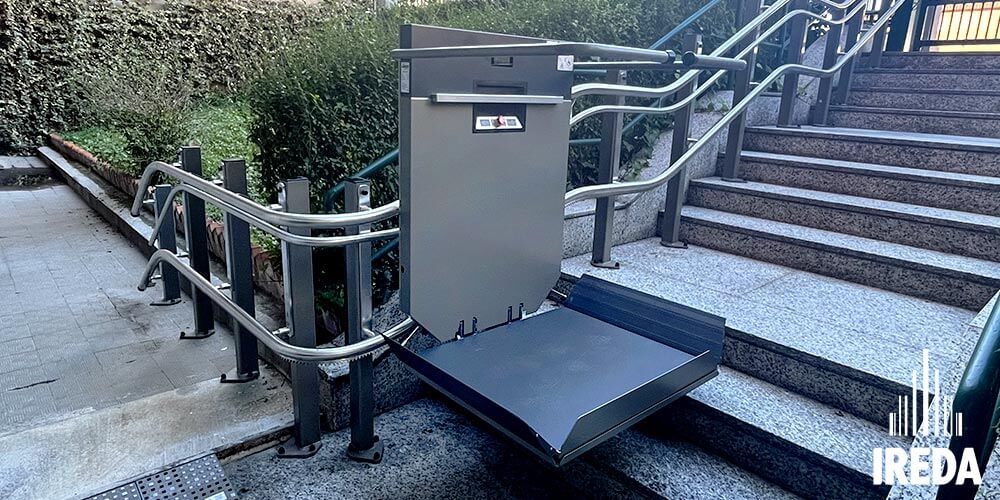 Installazione Montascale in Condominio: una Risposta Concreta a Pero