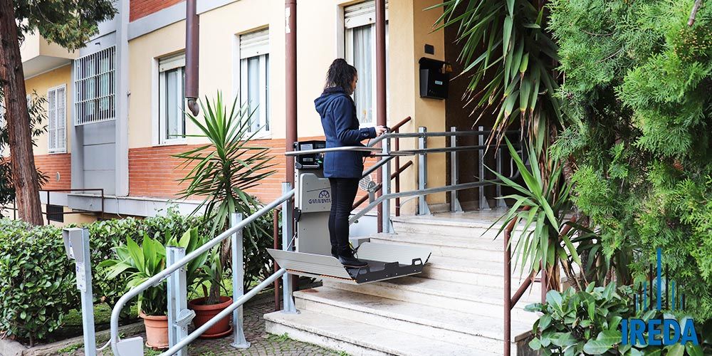 Montascale a Pedana Milano: l’Installazione in un Condominio Cittadino