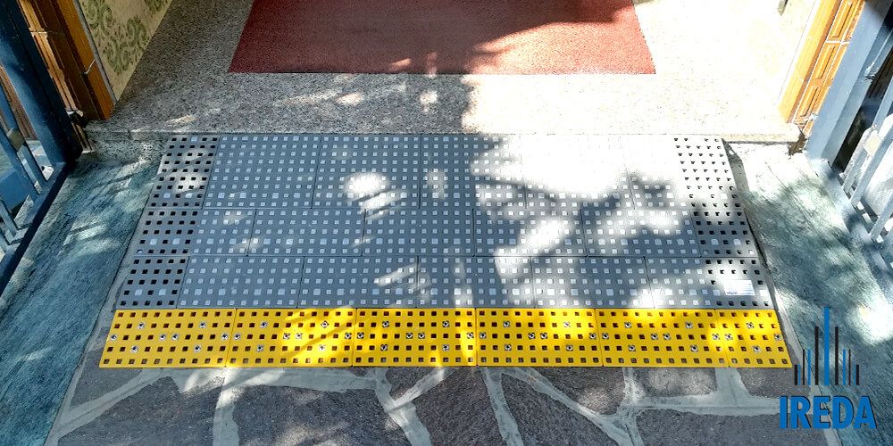 Rampa Componibile Disabili Installata in un Condominio a Milano