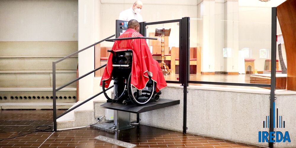 Piattaforma Elevatrice per Disabili Milano, nella Chiesa di Cinisello Balsamo, in uso dal Parroco