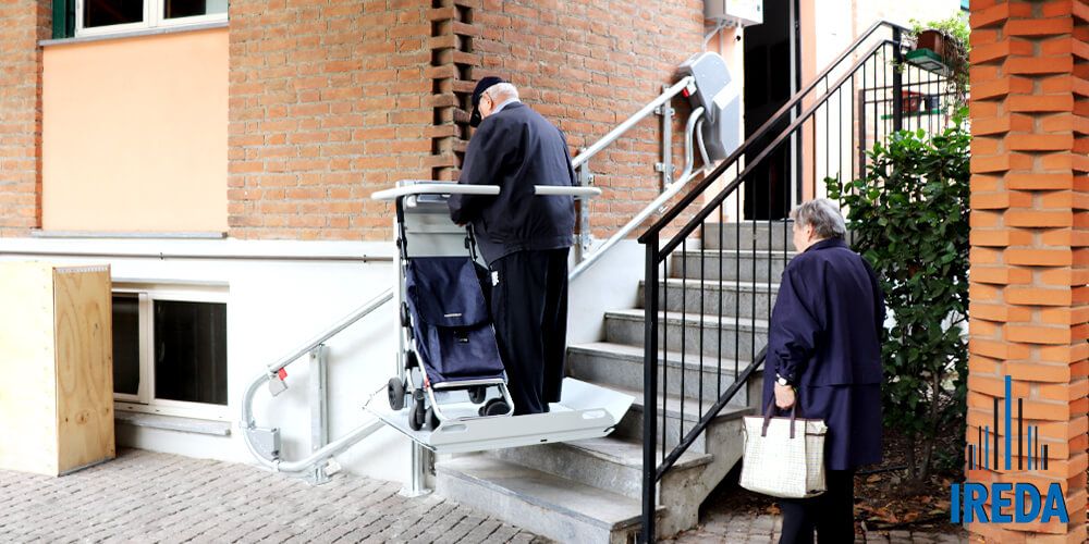 Montascale a Piattaforma Installata nella Parrocchia di Pero Milano